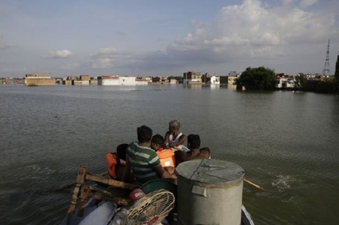 India floods: Several dead and thousands rescued